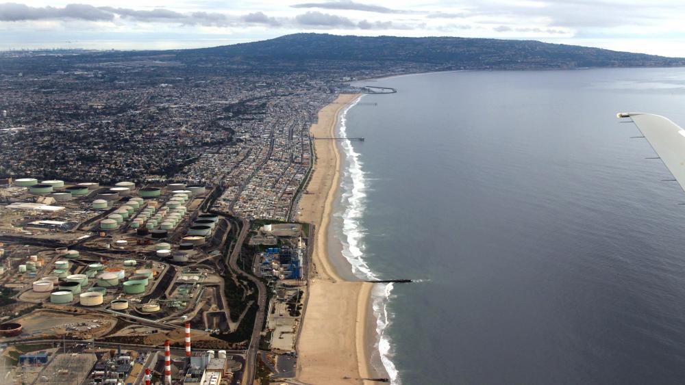 Aerial View of Manhattan Beach in California wallpaper