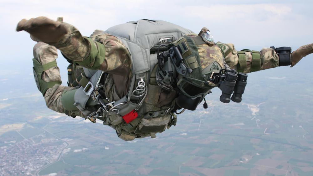 Skydiving Soldier in Full Gear wallpaper