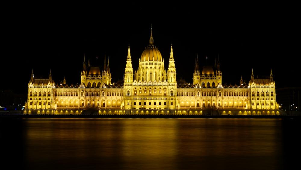 Hungarian Parliament Building by night wallpaper