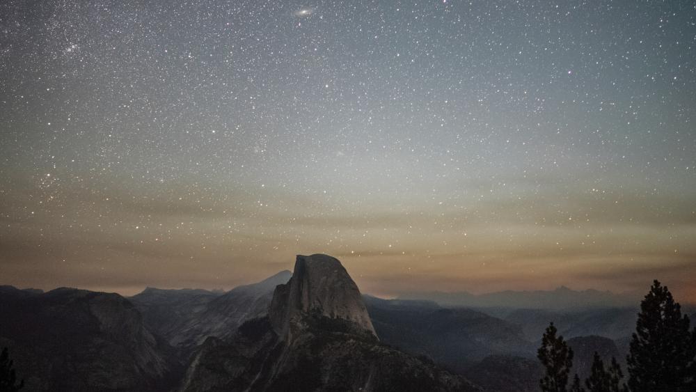 Half Dome under the starry sky (Yosemite National Park) wallpaper