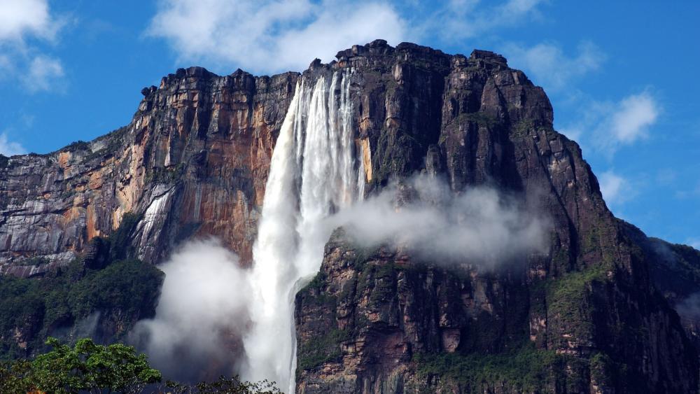Angel Falls in Canaima National Park wallpaper