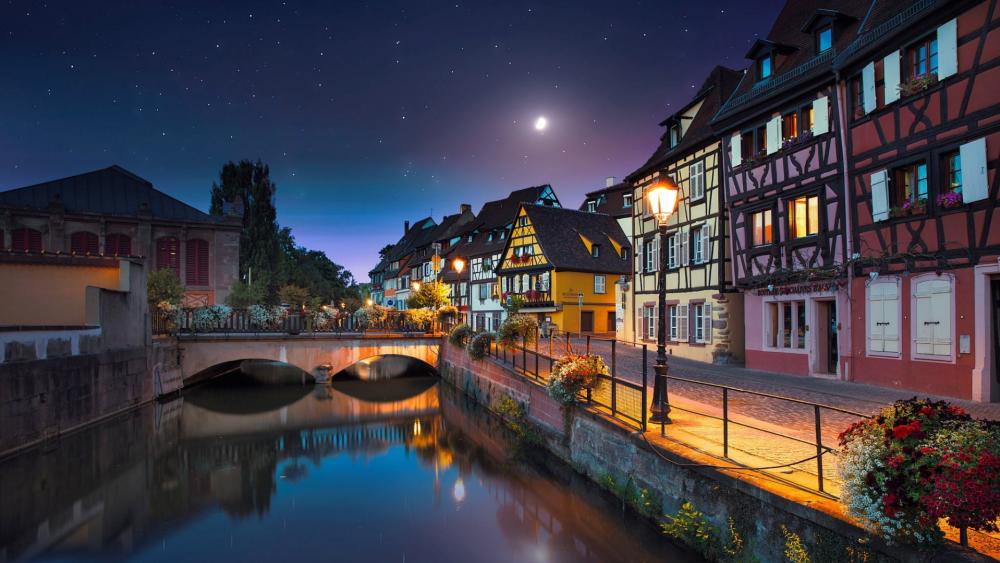 Charming Night in a Historic Cityscape wallpaper