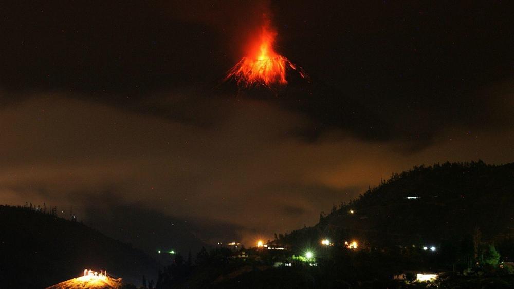 Sangay volcano eruption, Ecuador wallpaper