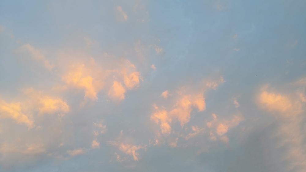 Sky with gold cloud wallpaper