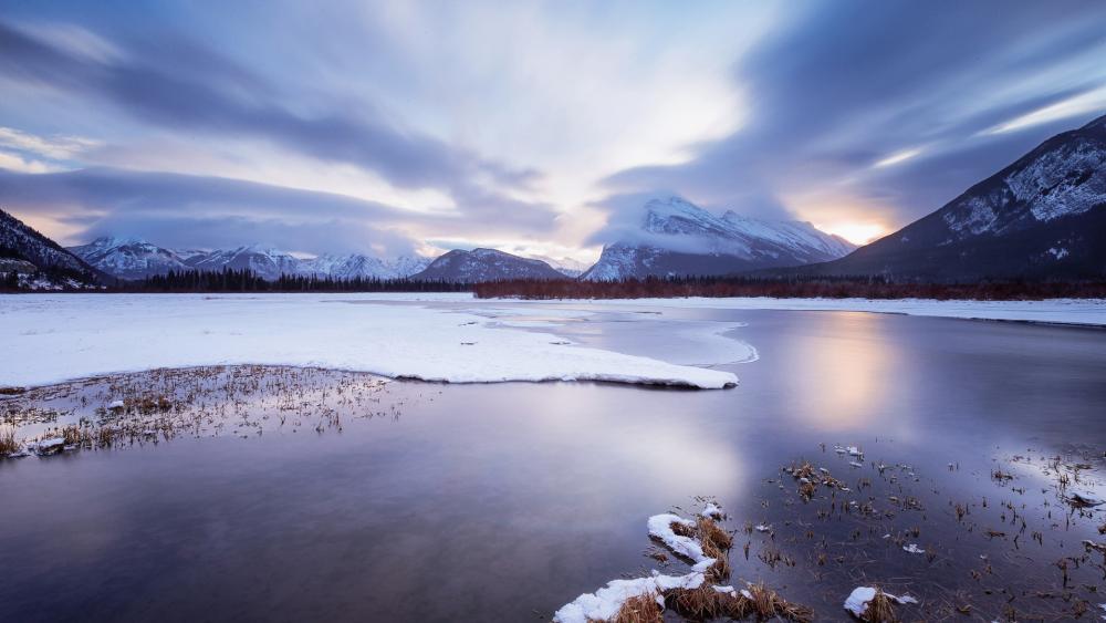 Cloudy Mount Rundle wallpaper