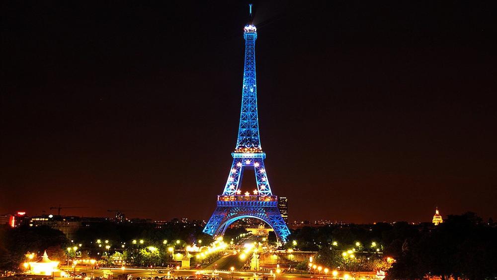 Eiffel Tower in blue wallpaper