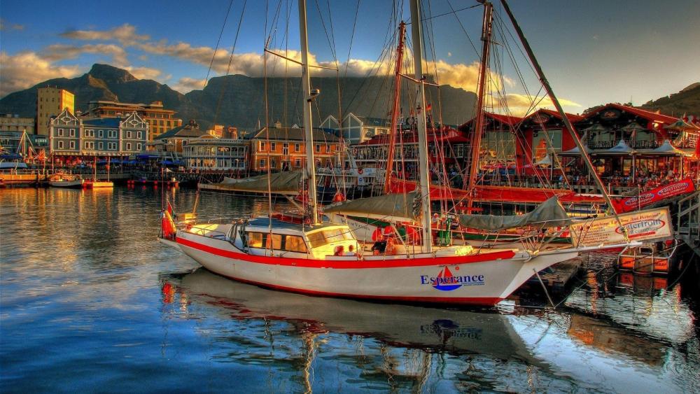Sailboat in the harbour of Cape Town wallpaper