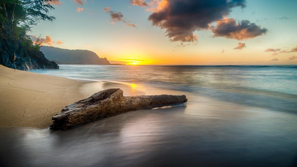 The beach at sunset on the north shore of Kauai wallpaper