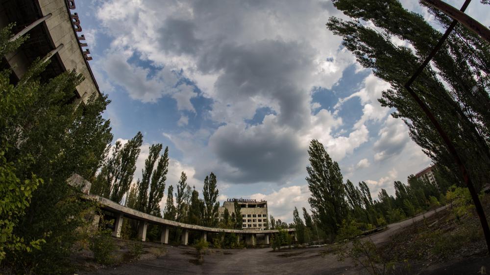 Abandoned city after the Chernobyl disaster wallpaper