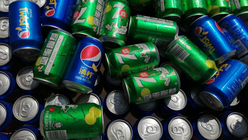 Vibrant Beverage Cans Display in 4K Detail wallpaper