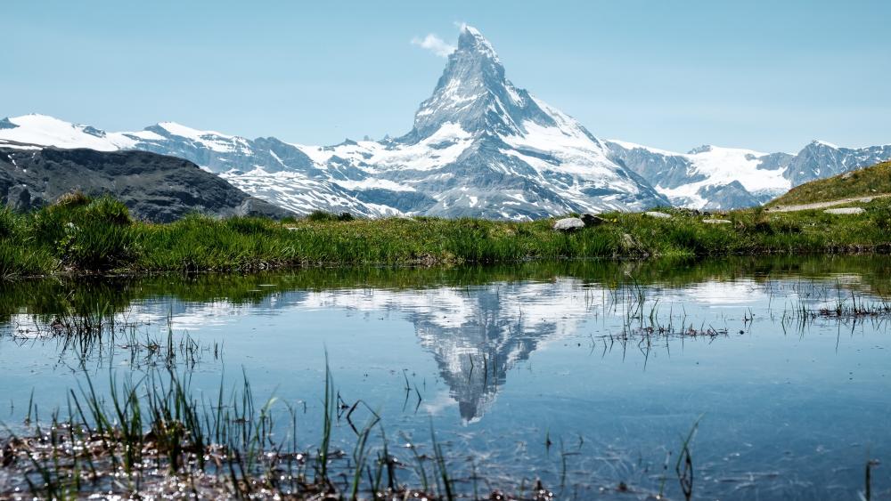 The Matterhorn reflected in the Stellisee wallpaper