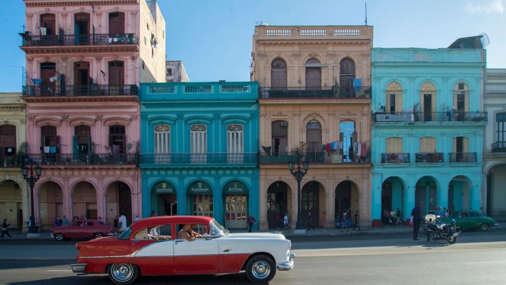 American car on the streets of Havana in Cuba wallpaper
