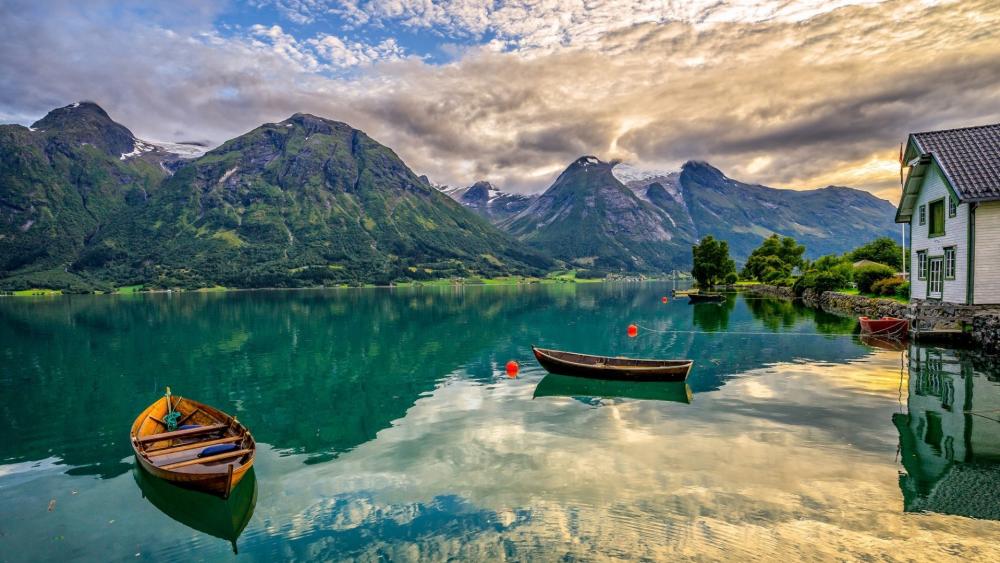 Lake in Norway wallpaper