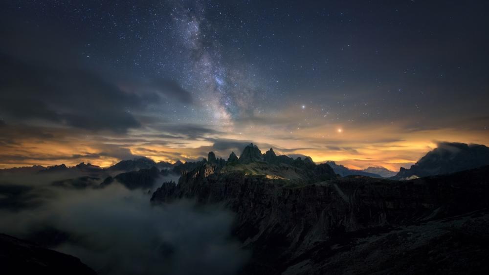 Milky way over the Dolomites wallpaper