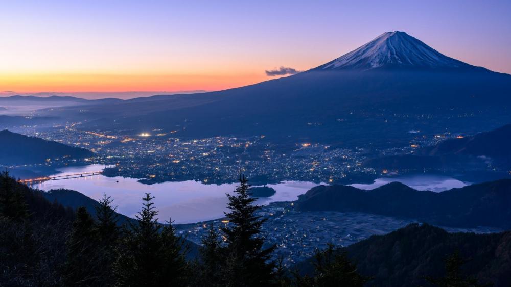 Mount Fuji at dusk wallpaper