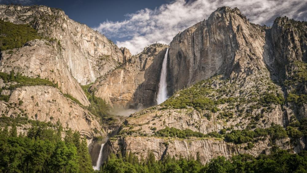 Yosemite Falls wallpaper
