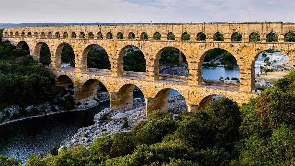 Roman Pont du Gard aqueduct wallpaper