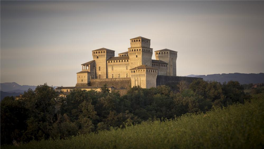Castle of Torrechiara wallpaper