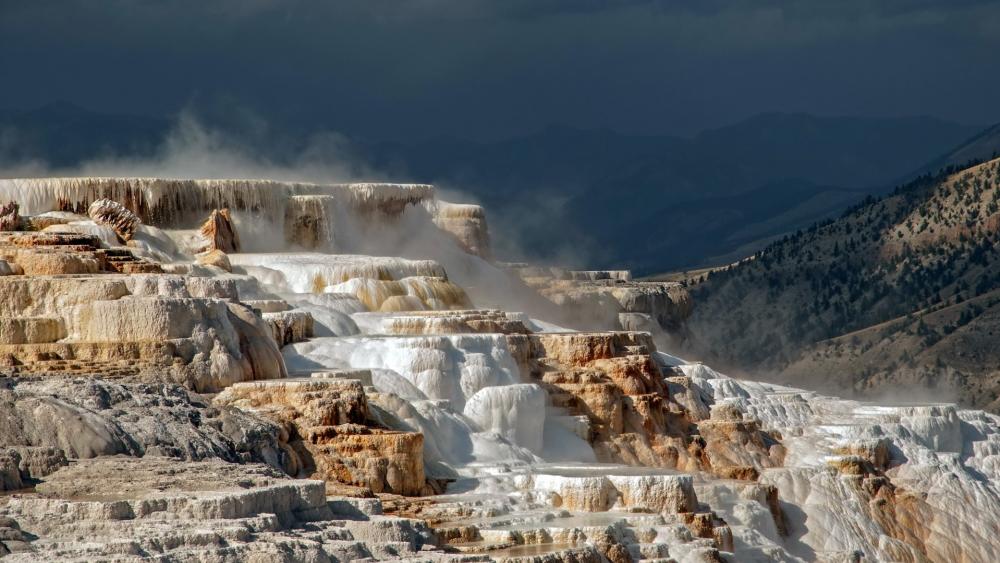 Mammoth Hot Spring Travertine Terrace in Yellowstone National Park wallpaper