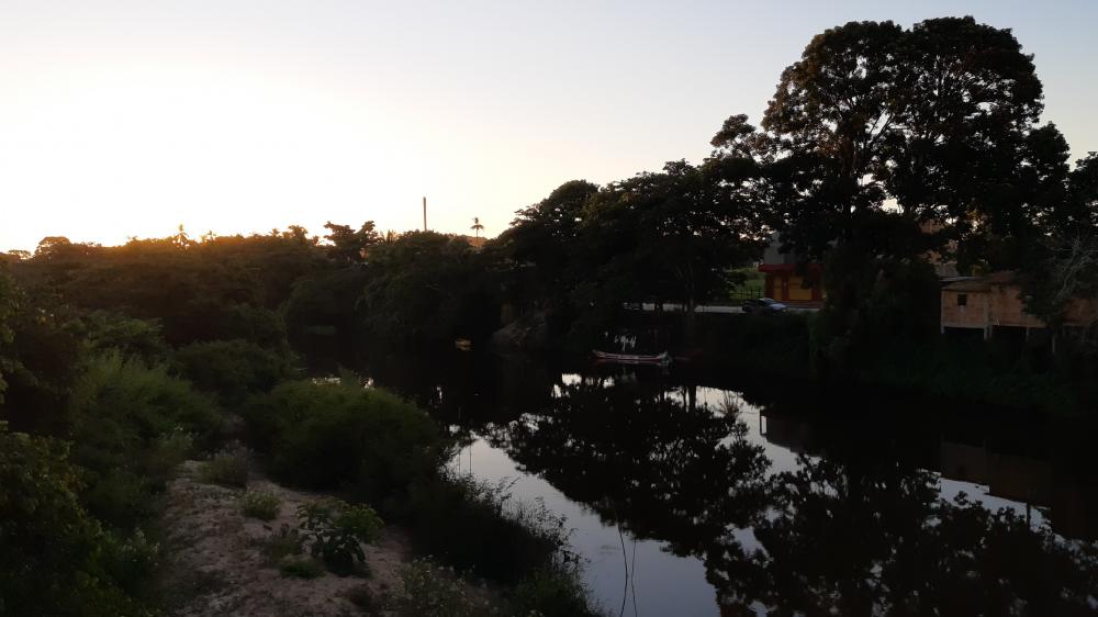 Serene River Reflection at Dusk wallpaper