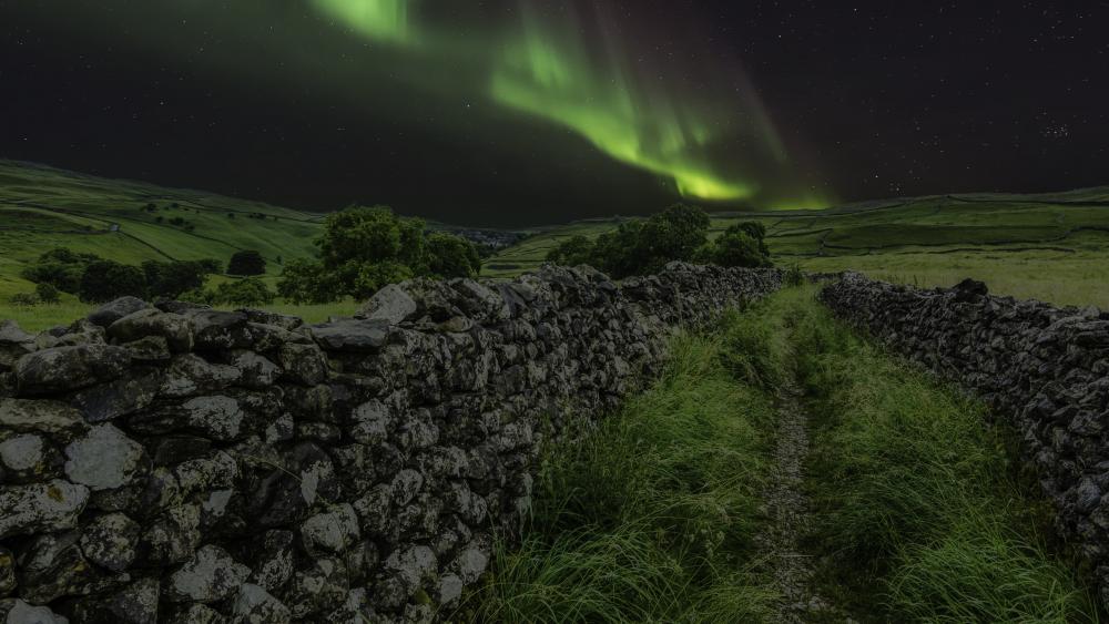 Green Aurora Borealis (Yorkshire Dales National Par) wallpaper