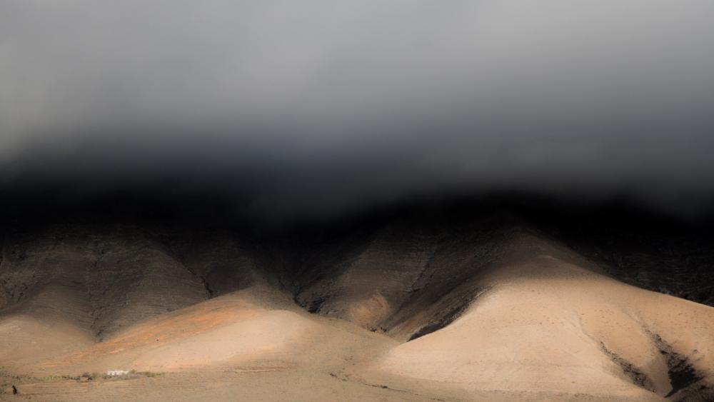 Desert storm by night wallpaper