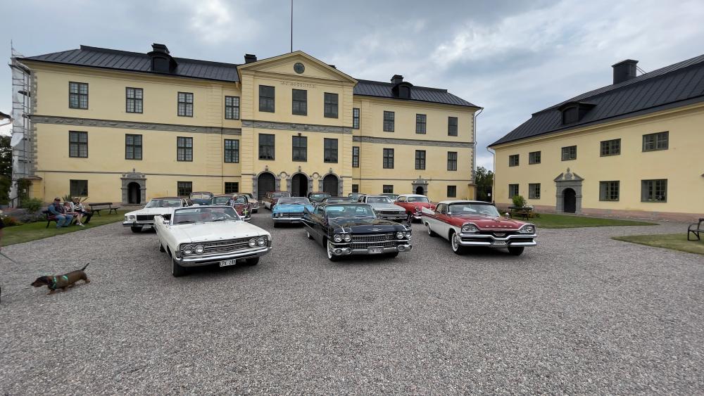 Cars at Lövstad slott wallpaper