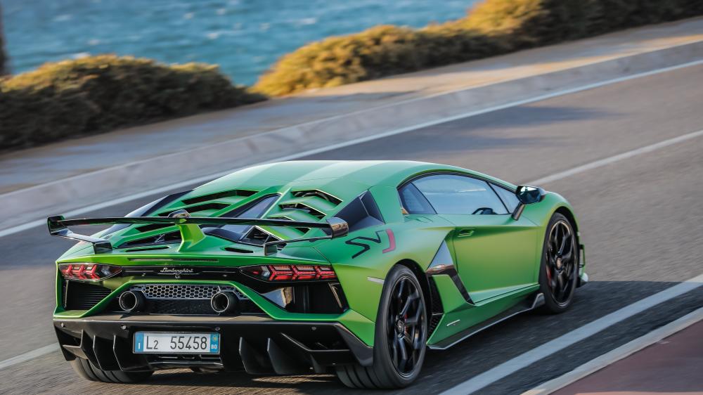 Green Lamborghini Aventador SVJ Powering Through wallpaper