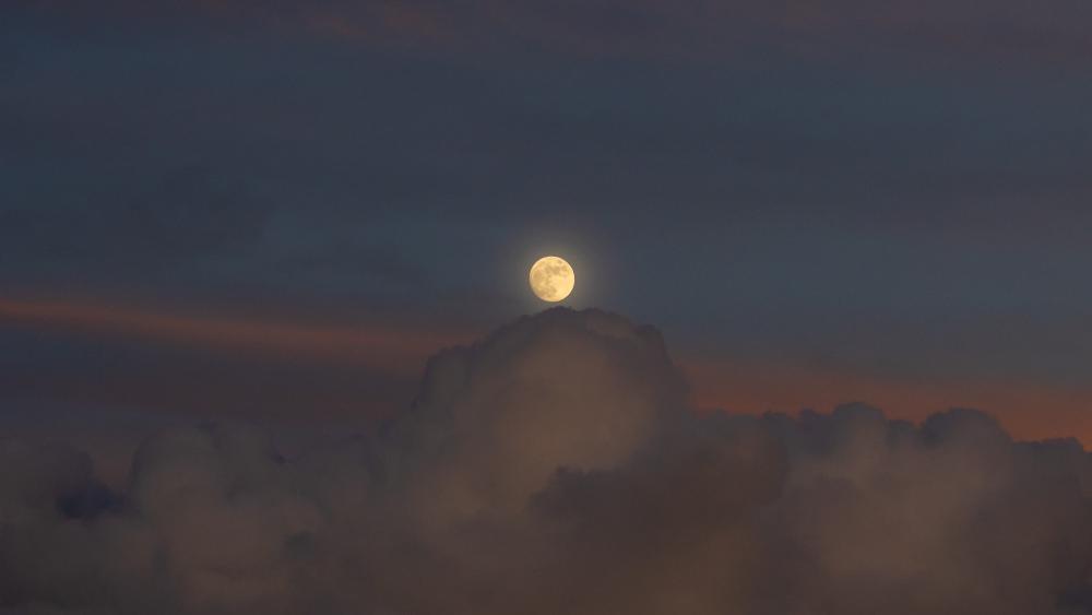 Moon rising opposite the sunset in Melbourne, Florida wallpaper