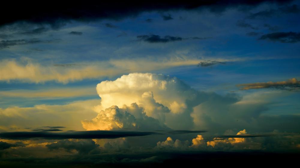 Serene Cloudscape at Dusk in 4K wallpaper