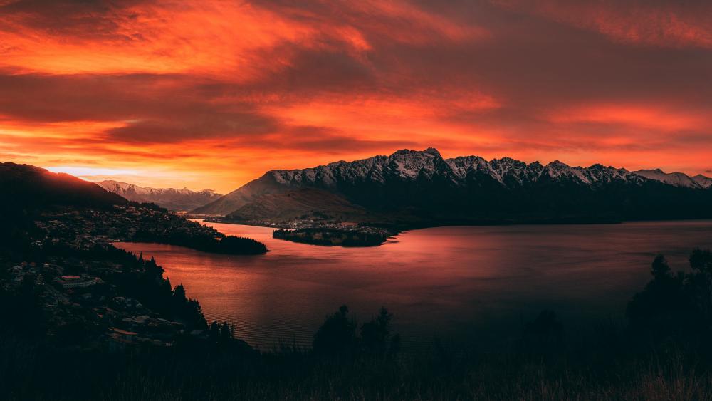 Lake Wakatipu at sunset wallpaper