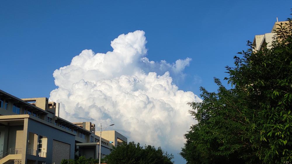 Huge clouds like ice cream wallpaper