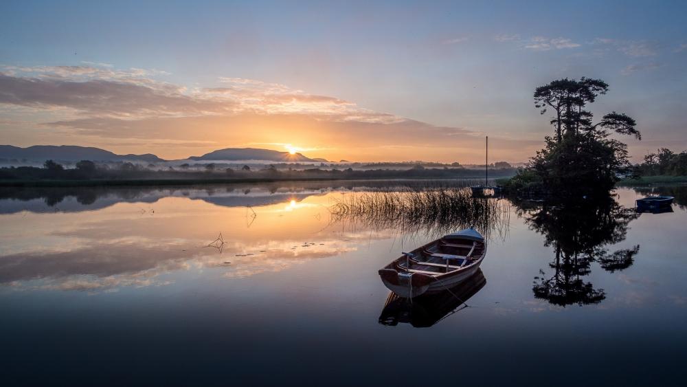 Serene Sunrise Over Tranquil Waters wallpaper