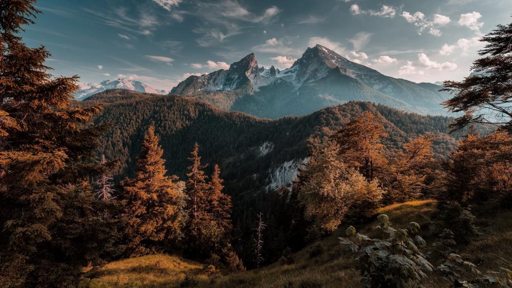 Majestic Mountain Landscape at Dusk wallpaper