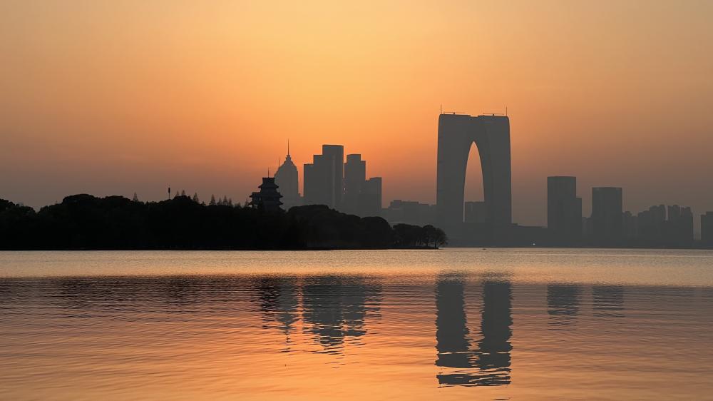 Gate of the Orient from Jinji Lake wallpaper