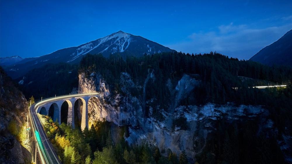 Serene Nightscape Over a Majestic Bridge wallpaper