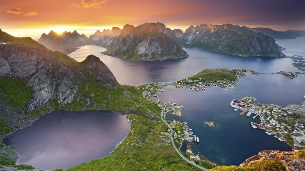 Majestic Mountain Landscape at Sunset wallpaper