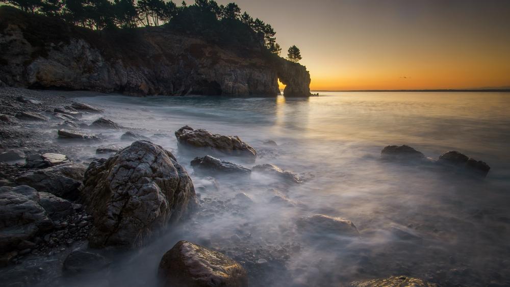 Serene Sunset at the Coastline wallpaper