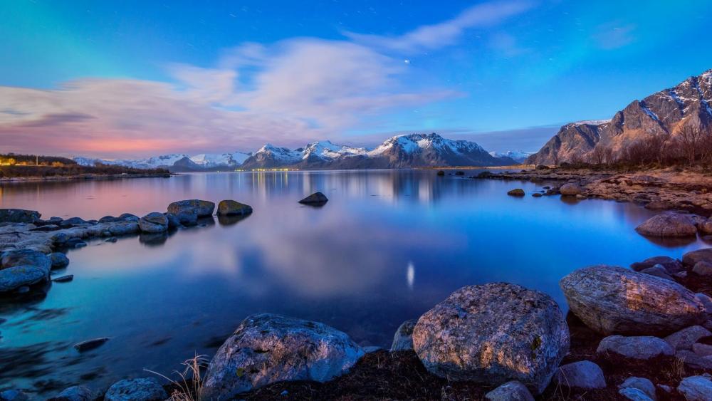 Serene Twilight Over Majestic Mountains and Lake wallpaper