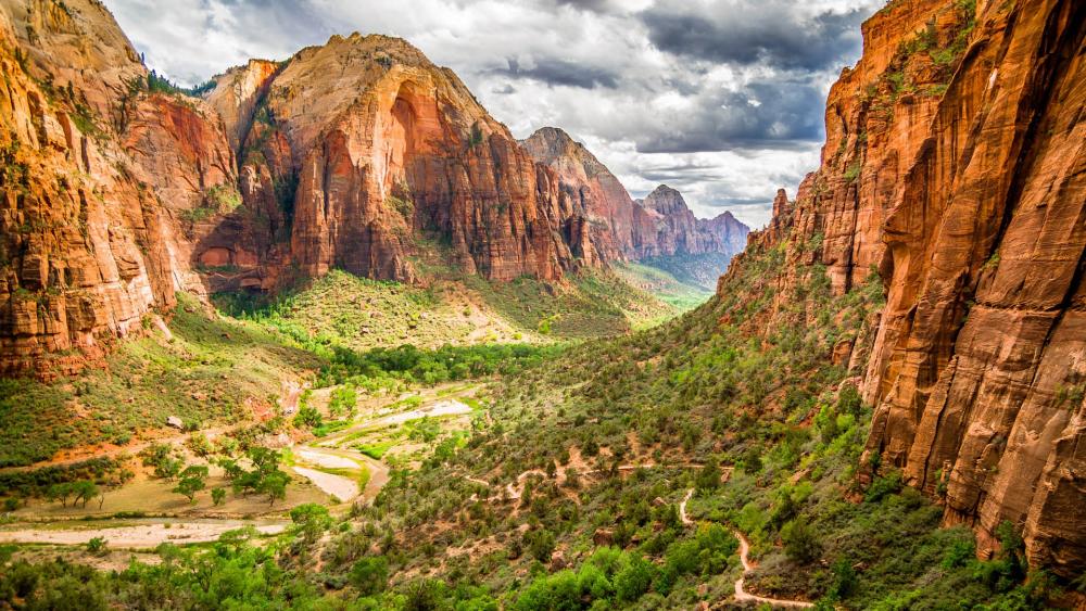 Majestic Zion Canyon Scenic Vista wallpaper