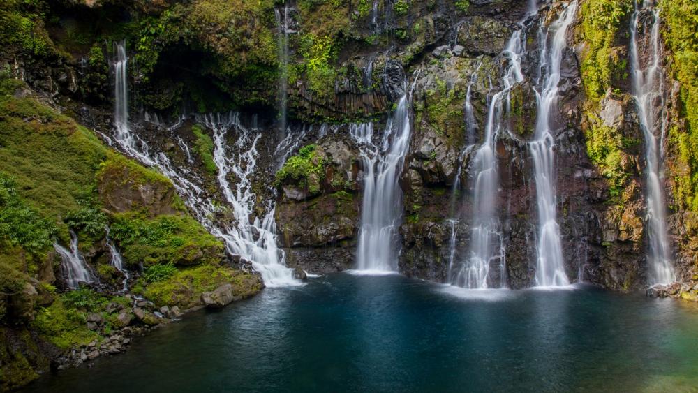 Serenity of Majestic Waterfalls wallpaper