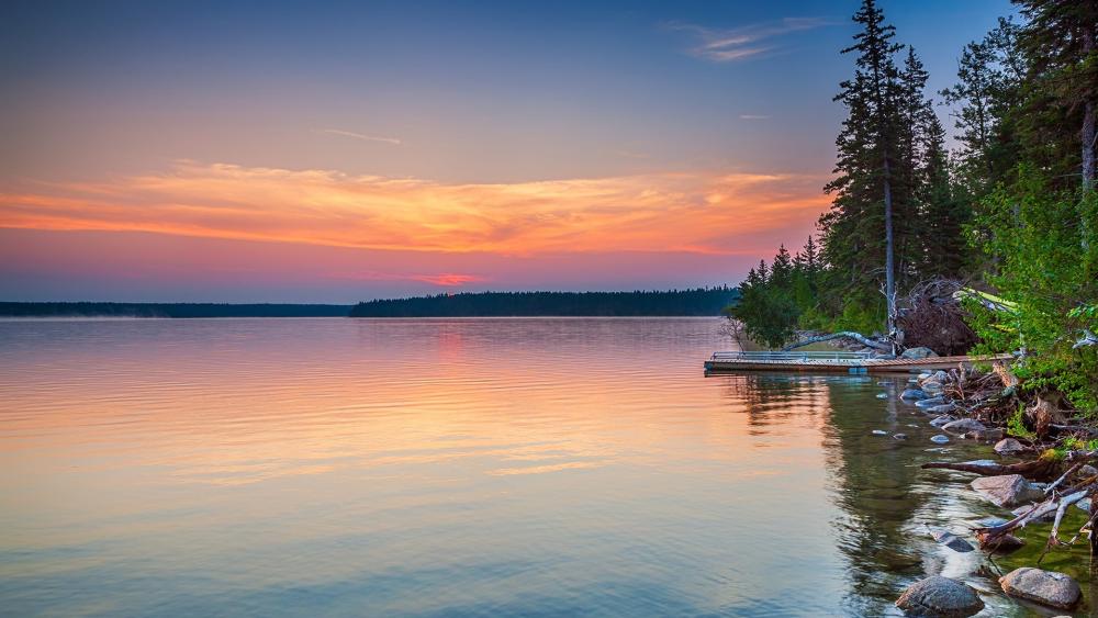 Tranquil Lake at Sunset Glow wallpaper