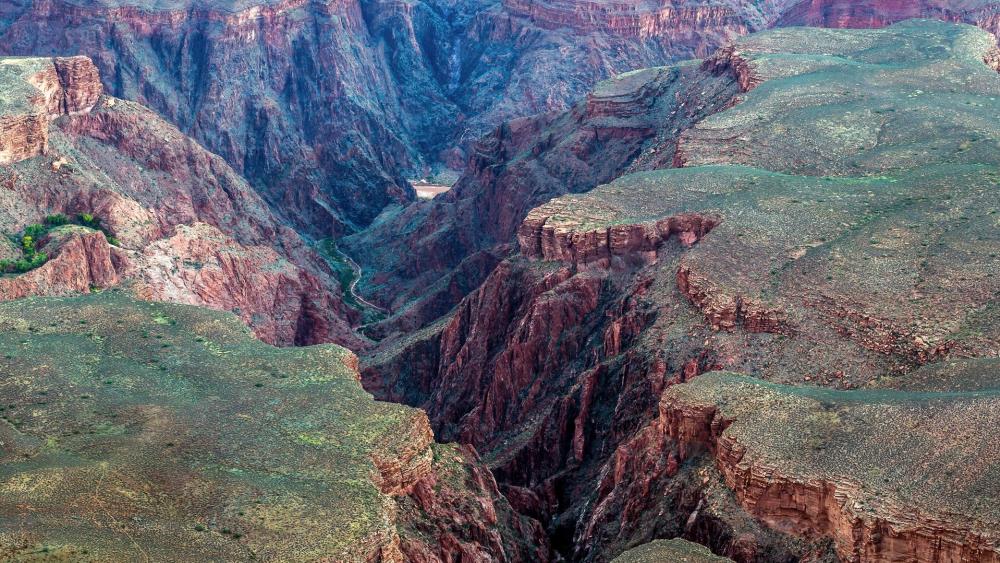 Majestic Canyon Views of Nature's Grandeur wallpaper