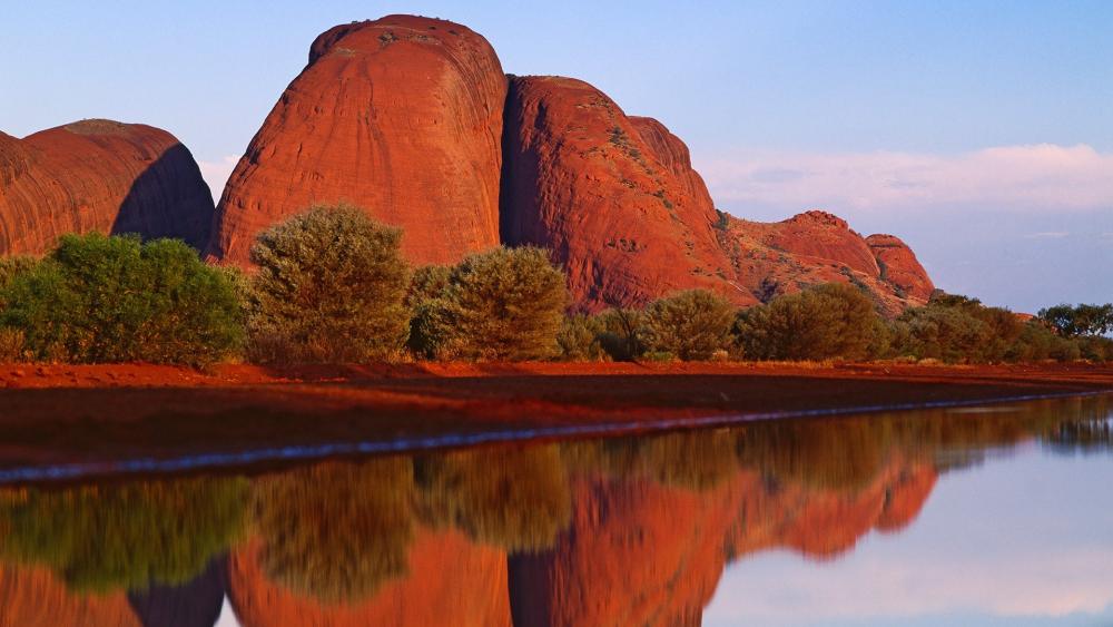 Majestic Red Rock Formation at Sunrise wallpaper