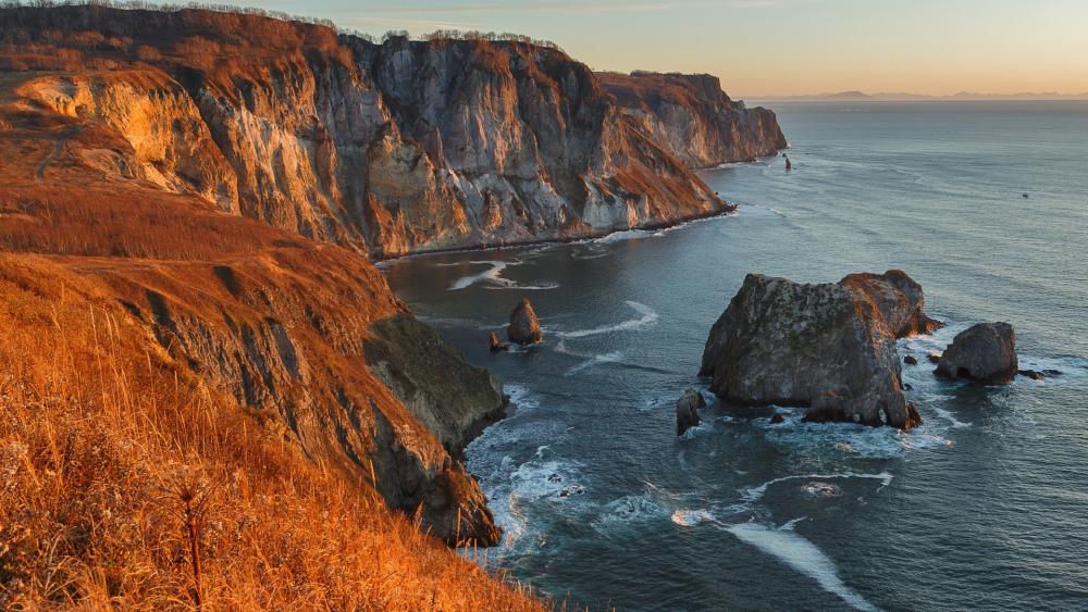 Majestic Coastal View at Sunset wallpaper