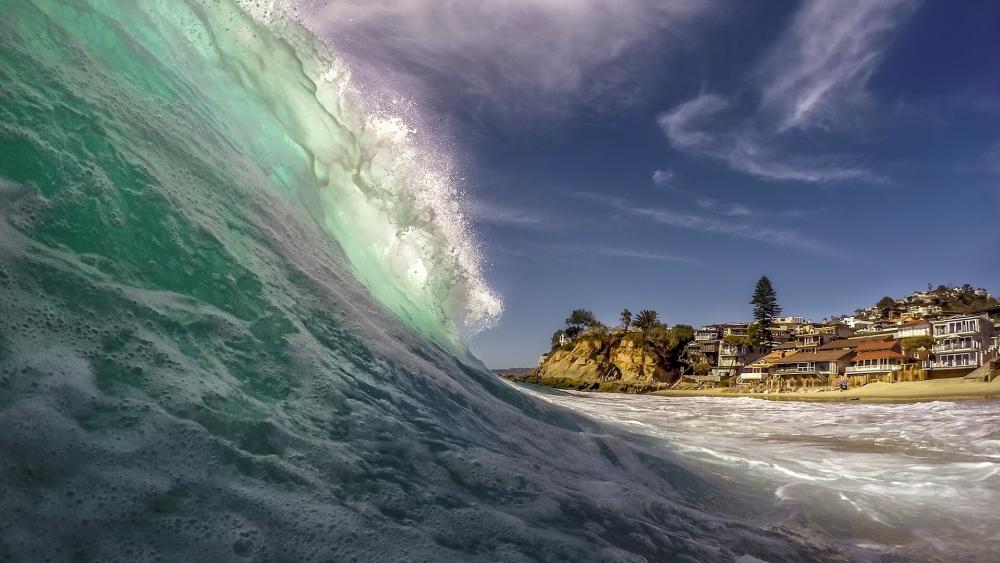 Waves Crashing on a Sunny Shoreline wallpaper