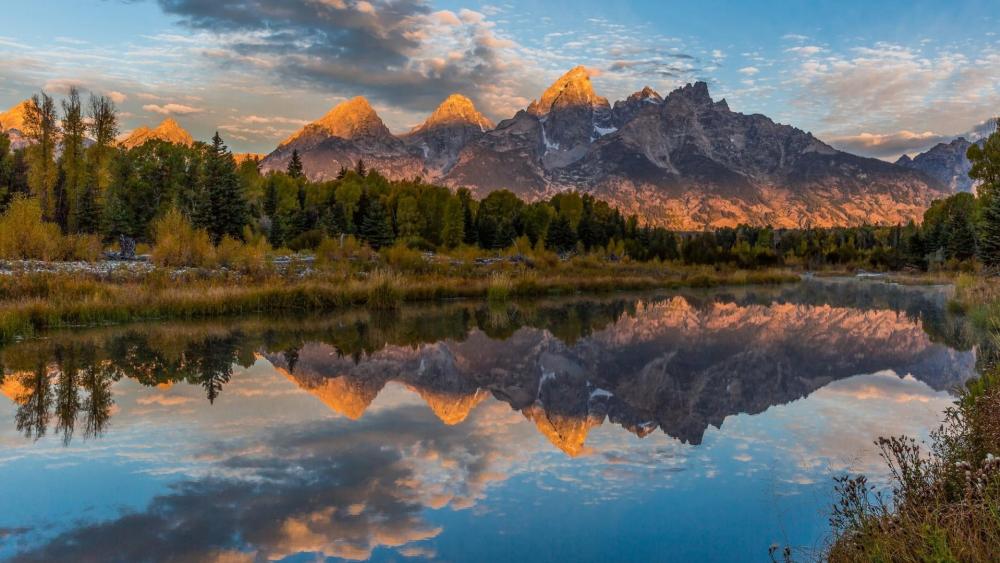 Majestic Mountains Reflected in Tranquil Waters wallpaper