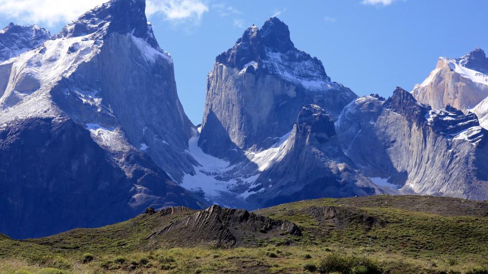 Majestic Mountains Under Clear Blue Skies wallpaper