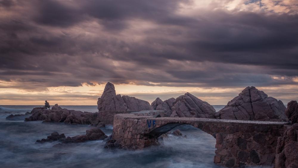 Majestic Rocky Coastline Under Dramatic Skies wallpaper