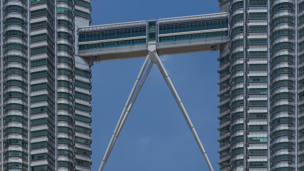 Sky Bridge of the Petronas Towers wallpaper